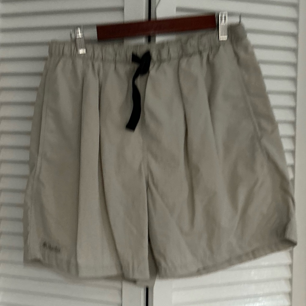 Columbia Vintage creamy khaki colored swim trunks size medium
